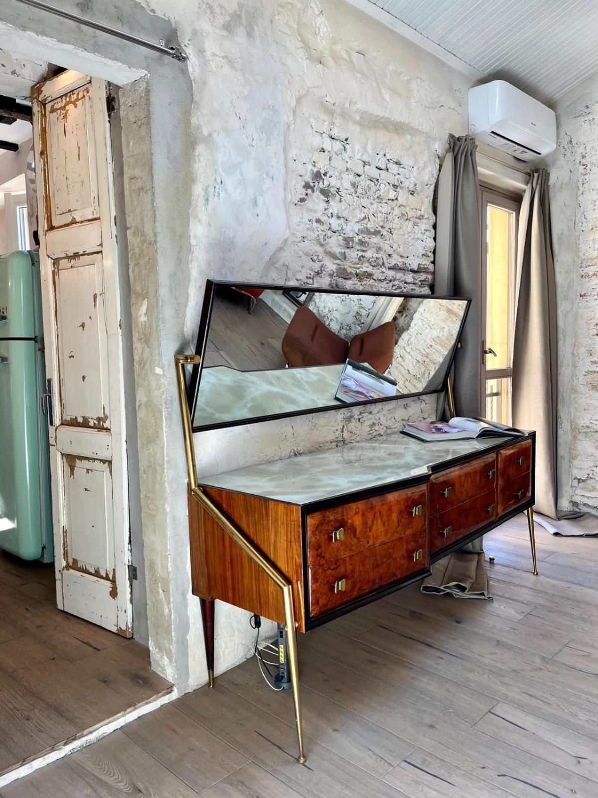 Charming And Design Attic Loft Central Milan In Coolest Area Navigli Ticinese ภายนอก รูปภาพ
