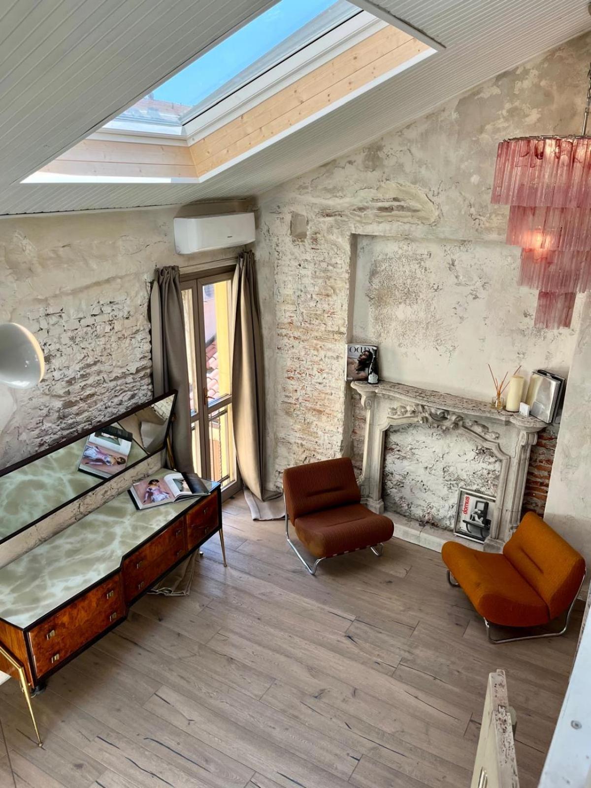 Charming And Design Attic Loft Central Milan In Coolest Area Navigli Ticinese ภายนอก รูปภาพ